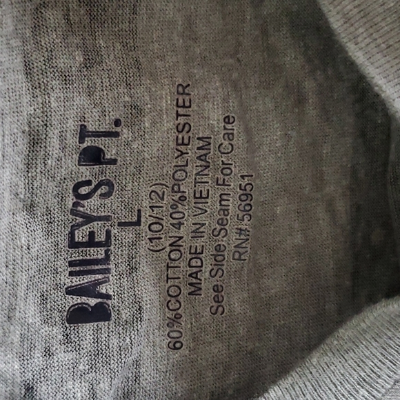 Never worn, boys tshirt - Picture 3 of 3